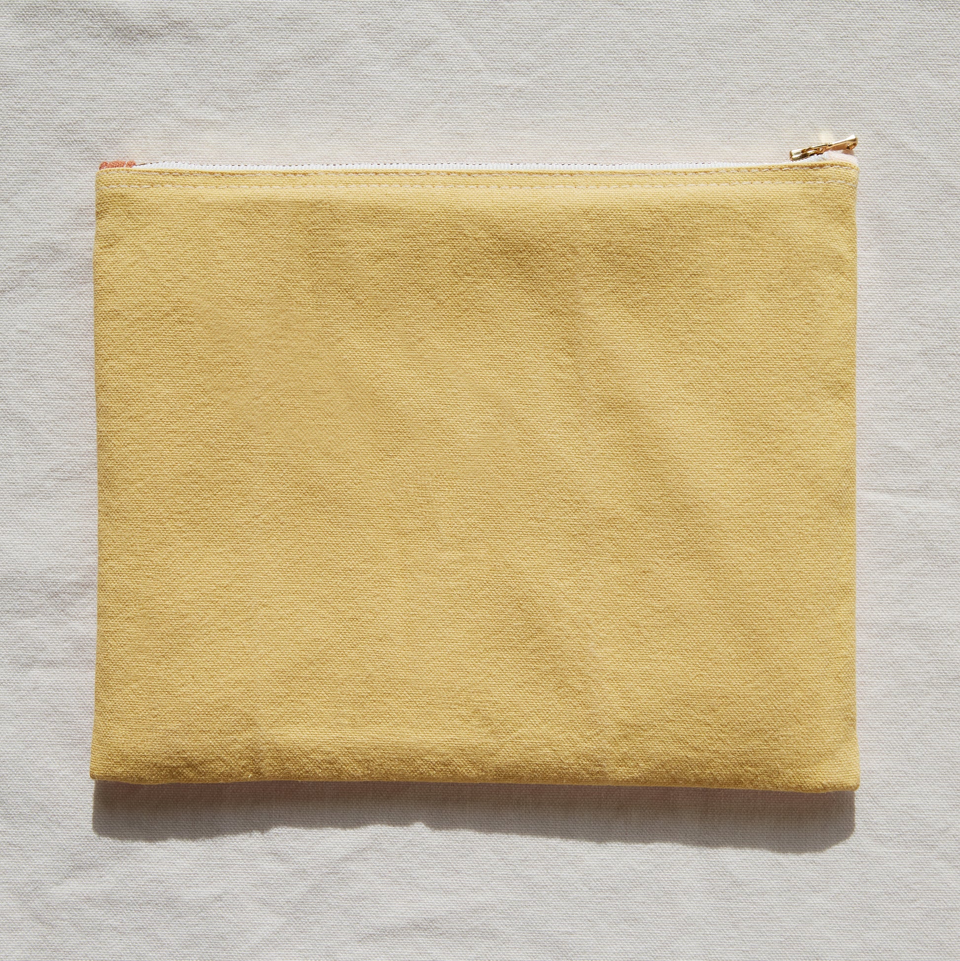 Re:Canvas Pouch Canyon Front view